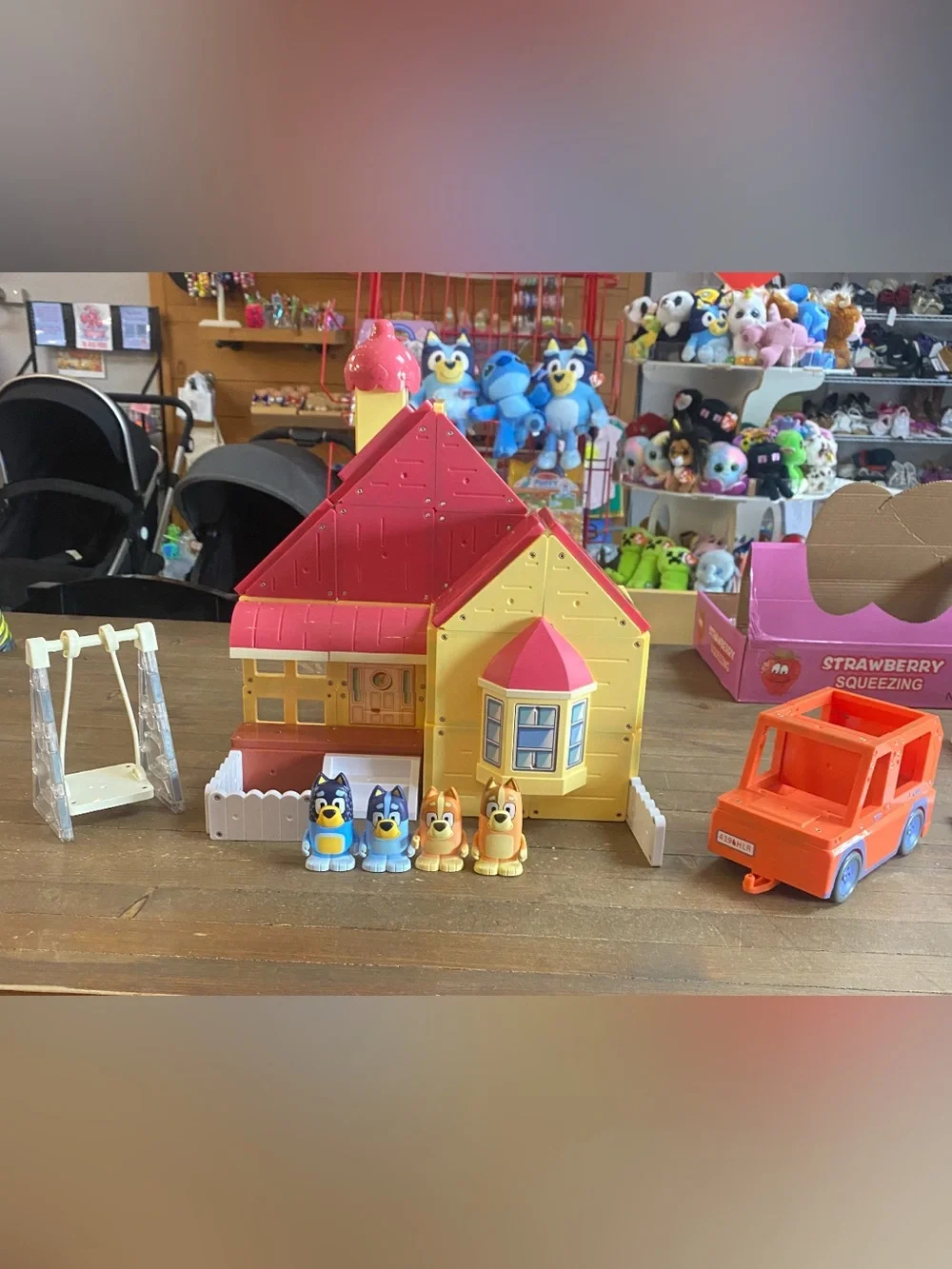 Tile Town Bluey Heeler Family Home  toy